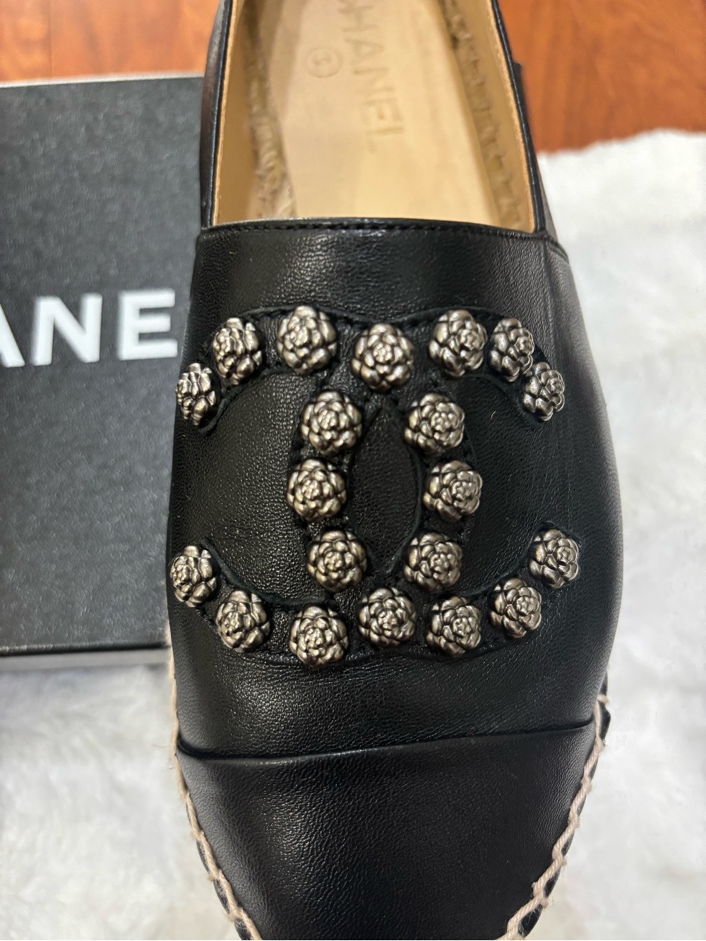 Pre-owned CHANEL Black Leather Espadrille Flats with Embellished CC - Picture 15 of 16